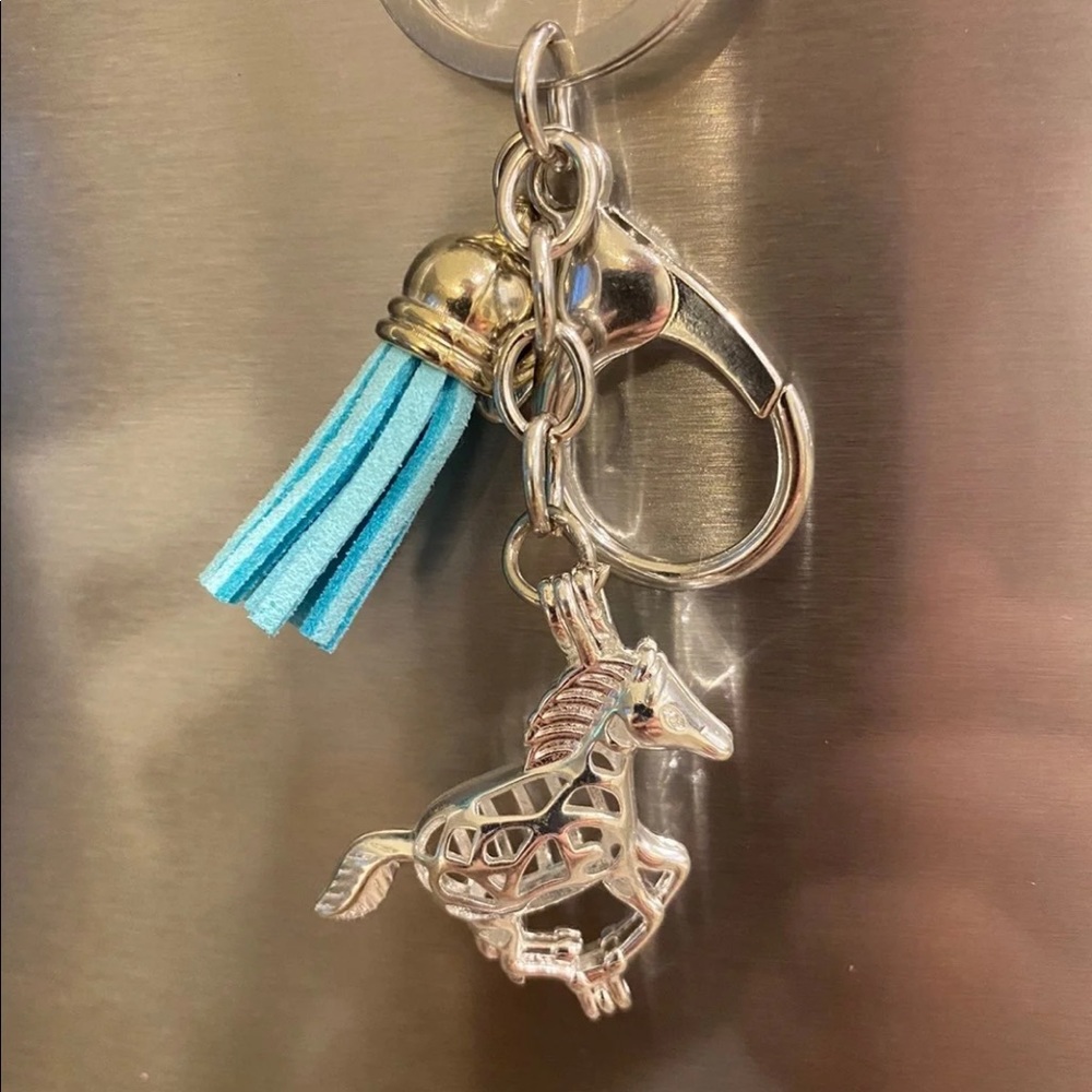 Racing horse pendant keychain